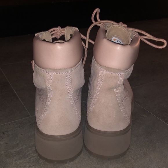 Light Pink Nubuck authentic Timberlands. Women’s size US 8. Slightly worn. - Picture 2 of 6